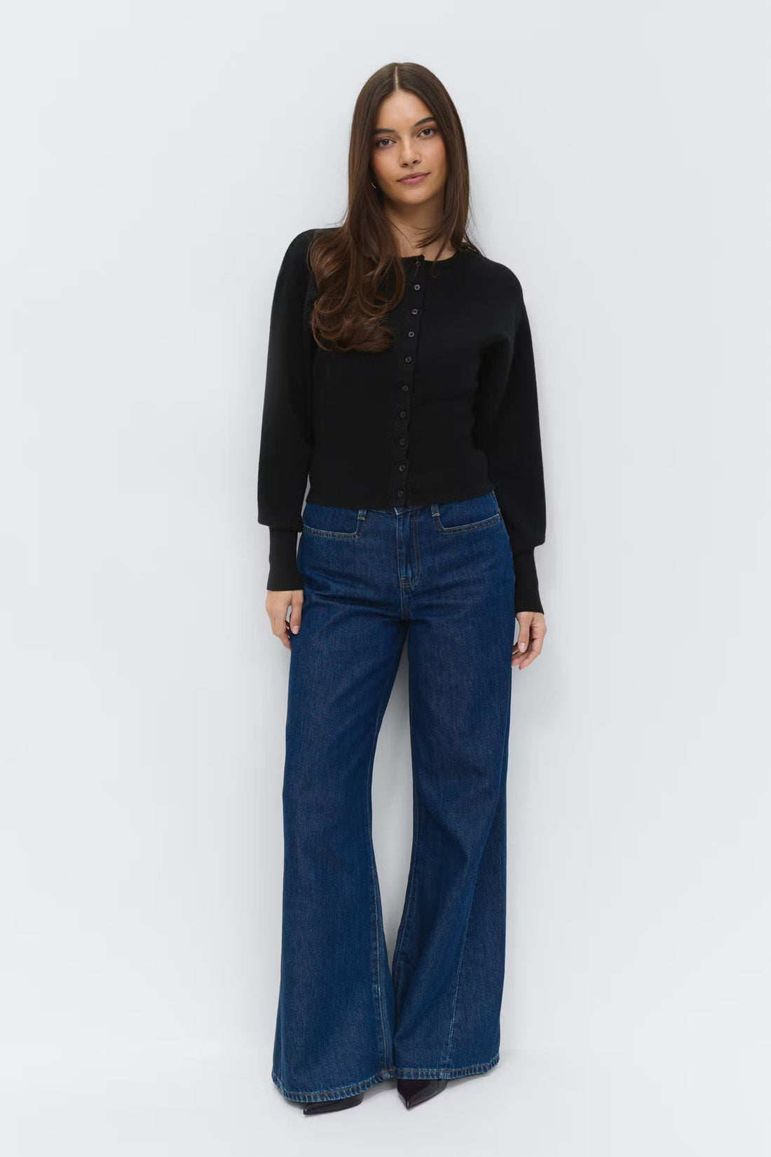 Shaped knitted cardigan