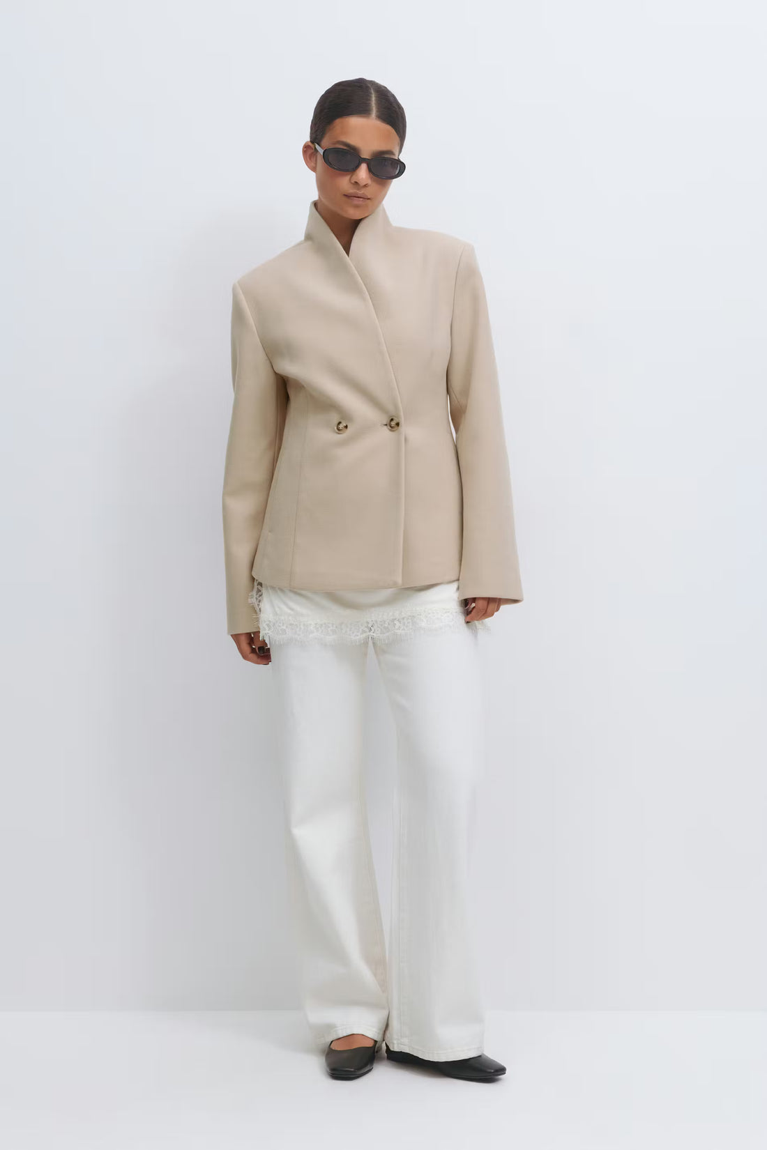 Shaped wool blend jacket