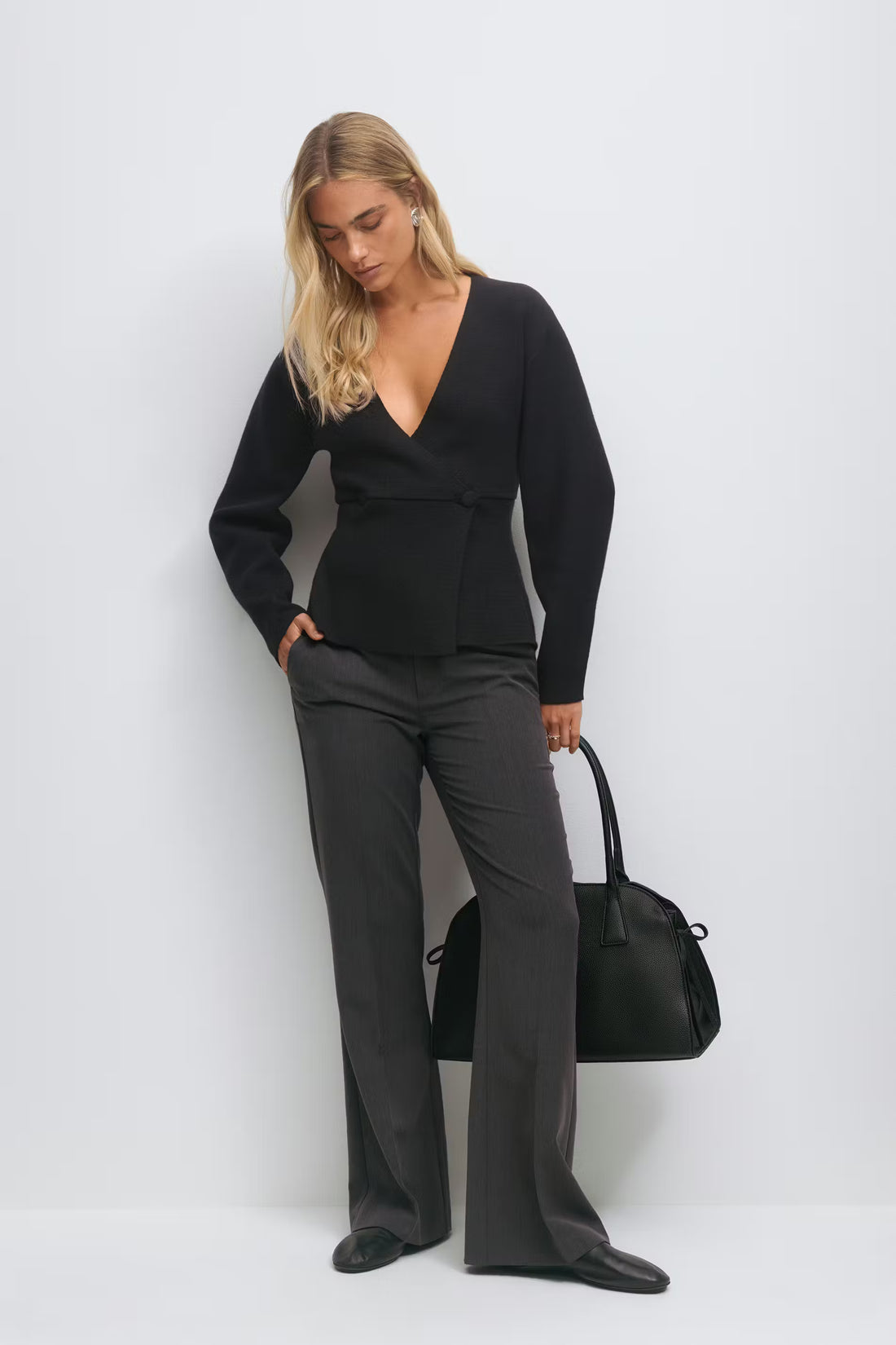 Shaped knitted cardigan